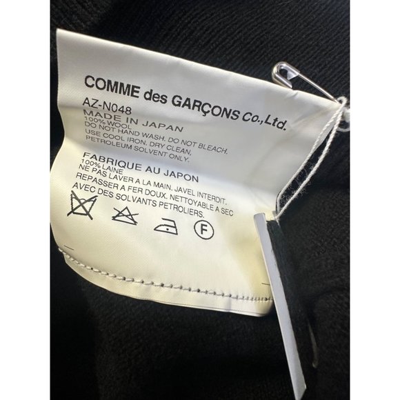 Comme des Garçons Play Heart V-neck Sweater with small gold heart - Picture 5 of 6